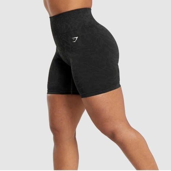 Gymshark Adapt scrunch bootie lifting biker shorts, 6” inseam, size estimated XS - Picture 2 of 16